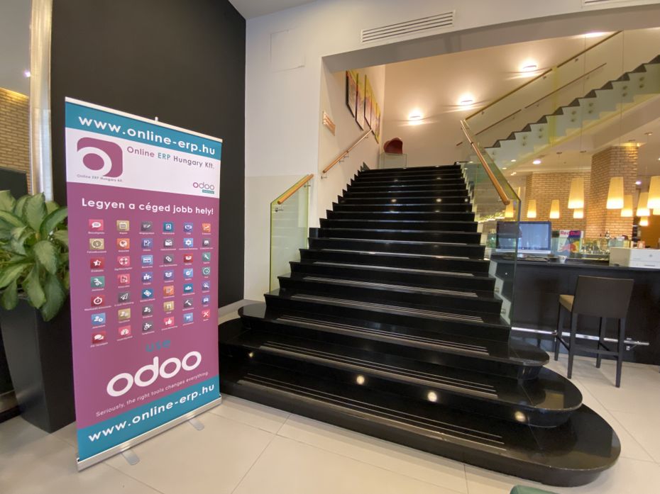 Odoo • Kép felirattal
